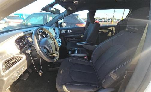 2024 Chrysler Pacifica Touring