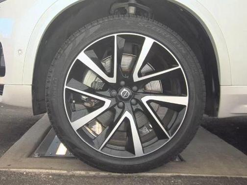 2023 Volvo XC90 Recharge Plug-In Hybrid T8 Plus Dark Theme 7-Seater