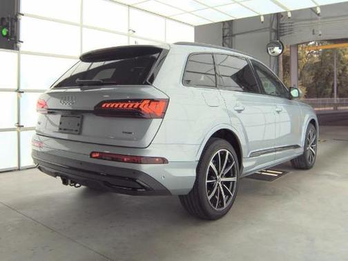 2023 Audi Q7 55 Premium Plus