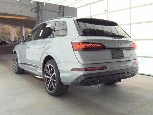 2023 Audi Q7 55 Premium Plus