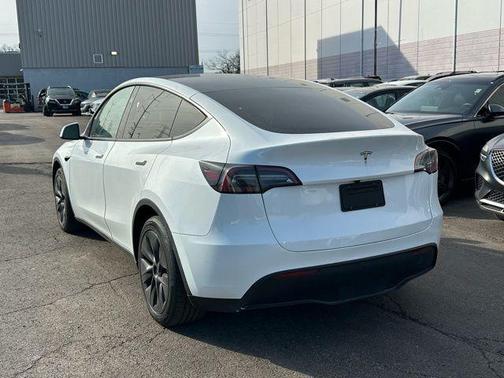 2024 Tesla Model Y Long Range Dual Motor All-Wheel Drive