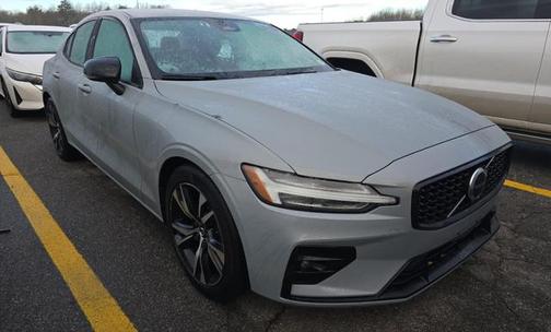 2024 Volvo S60 B5 Core Dark Theme