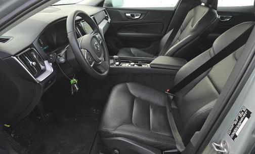 2024 Volvo S60 B5 Core Dark Theme