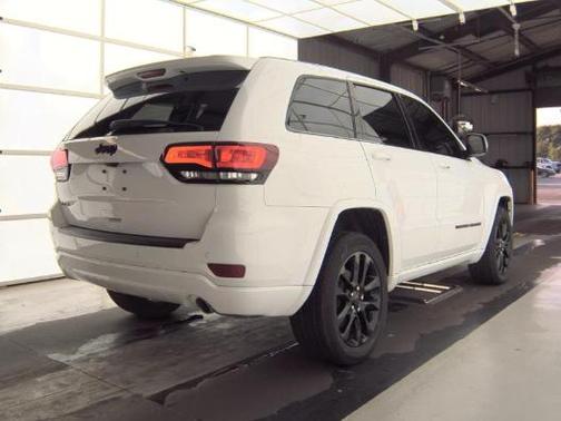 2022 Jeep Grand Cherokee Laredo