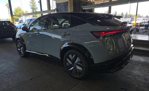Boulder Gray Pearl/Black Diamond Pearl 2023 Nissan ARIYA PLATINUM+