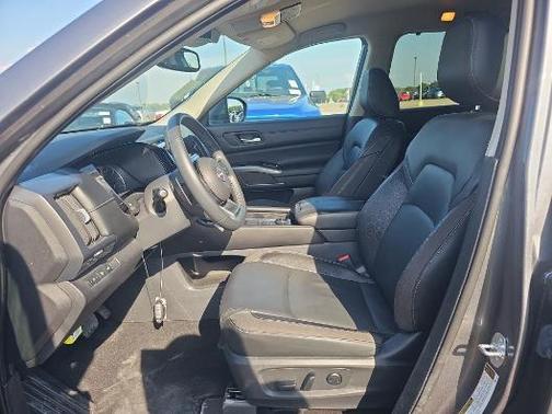 2022 Nissan Pathfinder SL 4WD