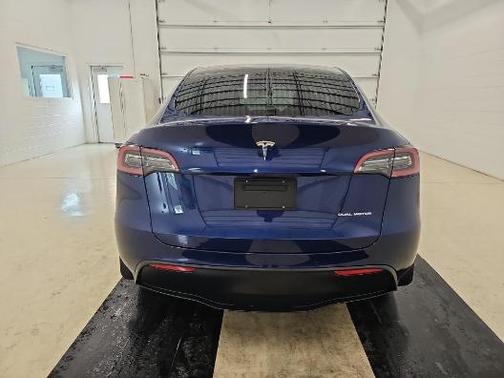 2022 Tesla Model Y Long Range Dual Motor All-Wheel Drive
