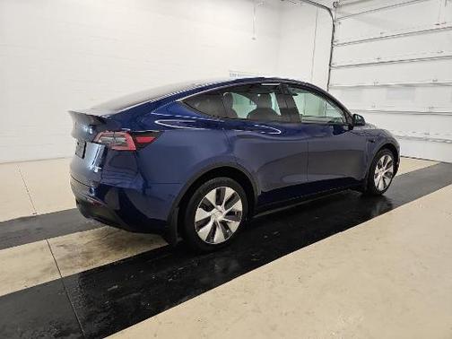 2022 Tesla Model Y Long Range Dual Motor All-Wheel Drive