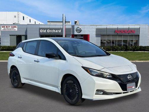 Super Black/Pearl White 2024 Nissan Leaf SV PLUS