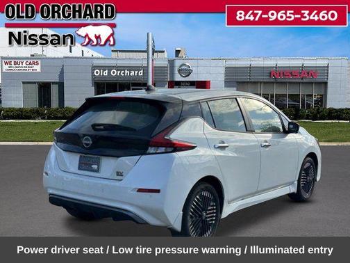 Super Black/Pearl White 2024 Nissan Leaf SV PLUS