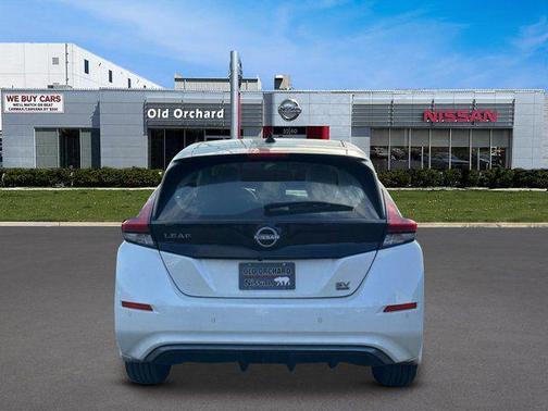 Super Black/Pearl White 2024 Nissan Leaf SV PLUS