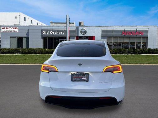 White 2022 Tesla Model Y Long Range Dual Motor All-Wheel Drive