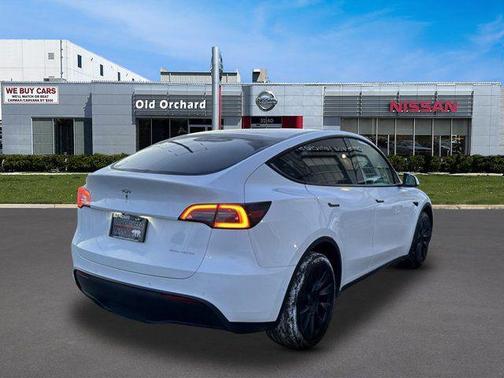White 2022 Tesla Model Y Long Range Dual Motor All-Wheel Drive