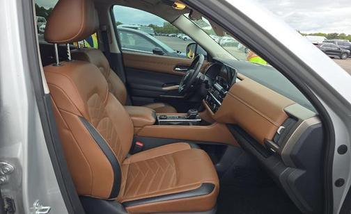 2024 Nissan Pathfinder Platinum 4WD