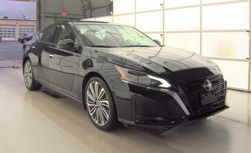 Super Black Clearcoat 2024 Nissan Altima 2.5 SL