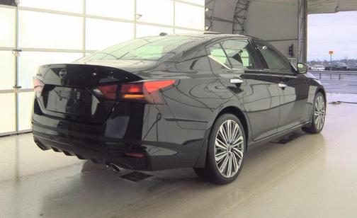 Super Black Clearcoat 2024 Nissan Altima 2.5 SL