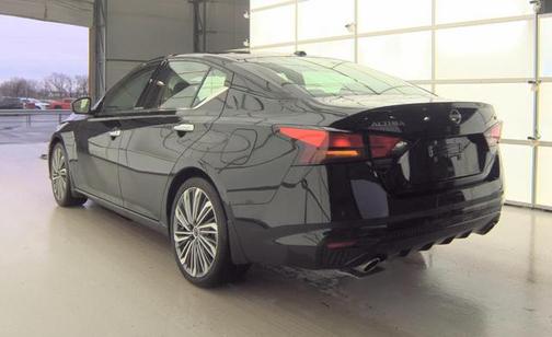 Super Black Clearcoat 2024 Nissan Altima 2.5 SL