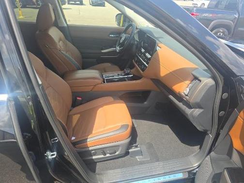 2024 Nissan Pathfinder Platinum FWD