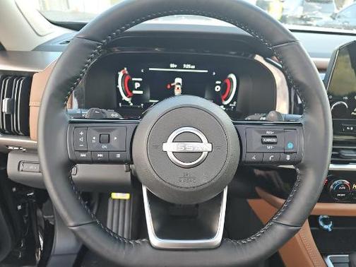 2024 Nissan Pathfinder Platinum FWD