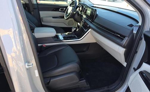 Ceramic Silver 2024 Kia Carnival EX