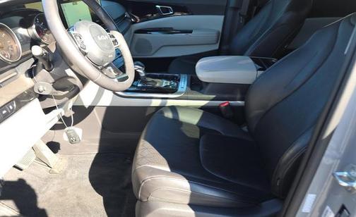 Ceramic Silver 2024 Kia Carnival EX