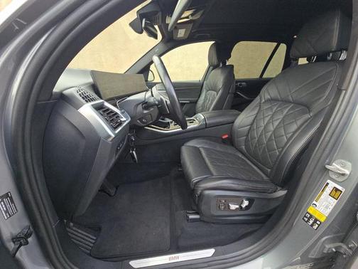 Gray Metallic 2024 BMW X5 xDrive40i