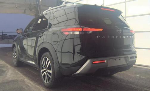 2024 Nissan Pathfinder Platinum FWD