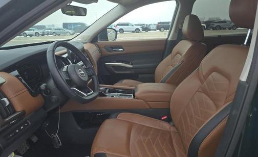 2024 Nissan Pathfinder Platinum FWD