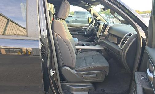 Diamond Black Crystal Pearlcoat 2025 RAM 1500 Big Horn/Lone Star