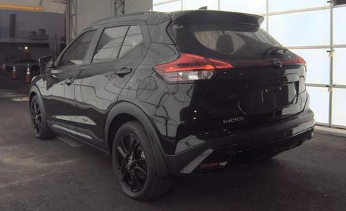 2022 Nissan Kicks SR