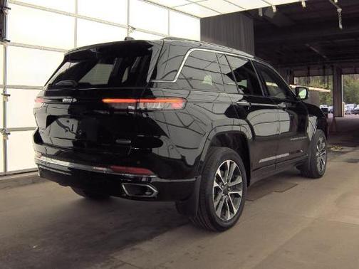 2022 Jeep Grand Cherokee 4xe Overland
