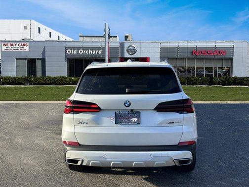 White 2025 BMW X5 xDrive40i