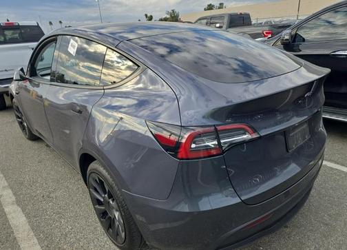 2022 Tesla Model Y Long Range Dual Motor All-Wheel Drive