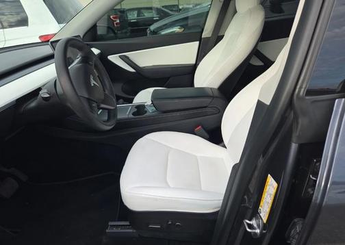 2022 Tesla Model Y Long Range Dual Motor All-Wheel Drive