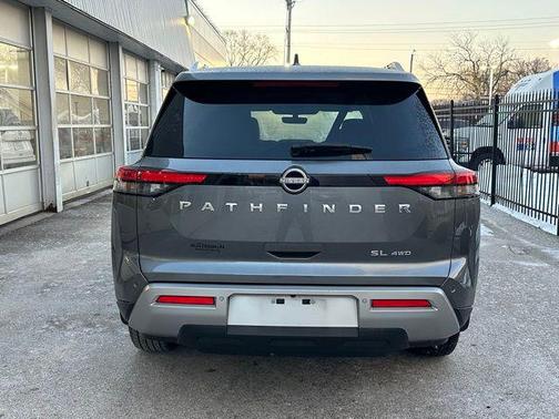 2024 Nissan Pathfinder SL