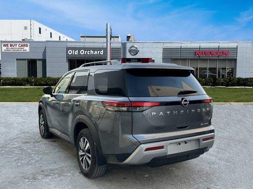 2024 Nissan Pathfinder SL