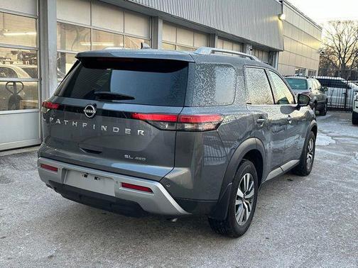 2024 Nissan Pathfinder SL