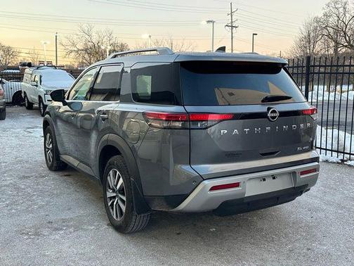 2024 Nissan Pathfinder SL