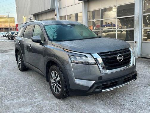2024 Nissan Pathfinder SL