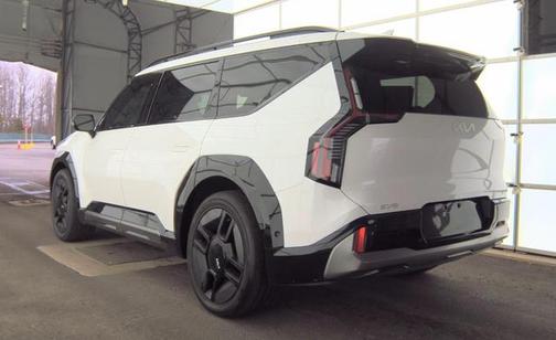 Snow White Pearl 2024 Kia EV9 GT-Line