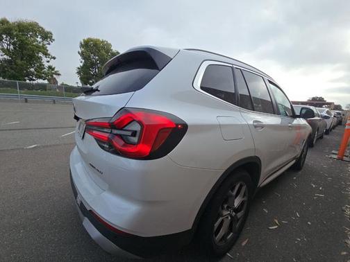 White Metallic 2024 BMW X3 xDrive30i