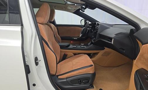 White Pearl 2023 Lexus RZ 450e Luxury