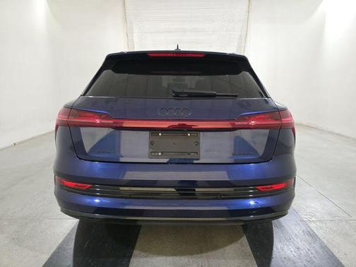 2022 Audi e-tron Premium