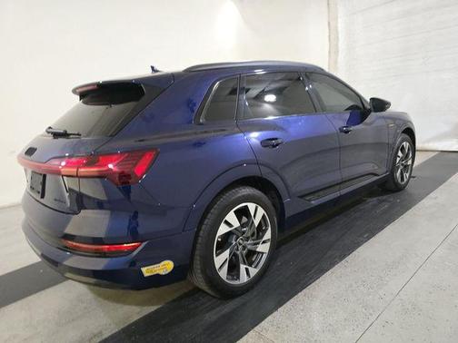 2022 Audi e-tron Premium