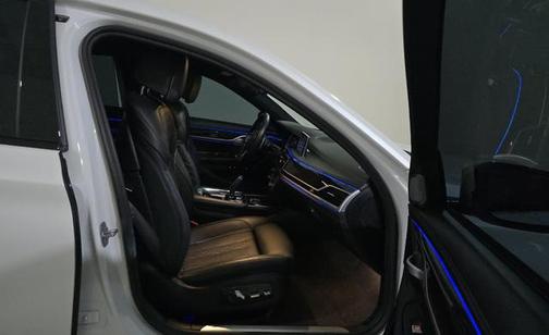 2022 BMW 750 i xDrive