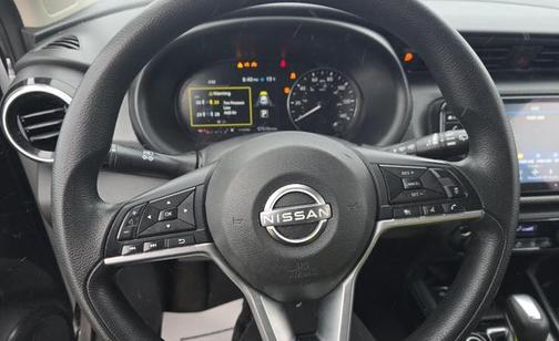 2022 Nissan Kicks SV