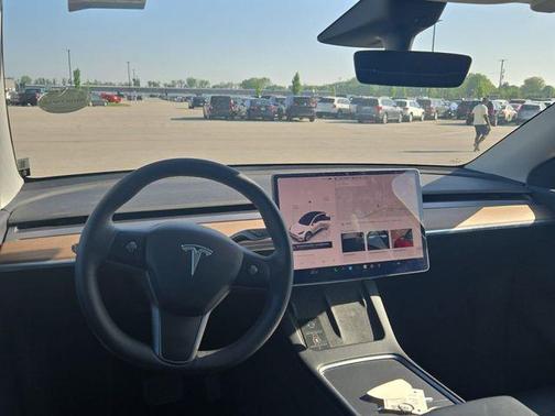 2022 Tesla Model Y Long Range Dual Motor All-Wheel Drive