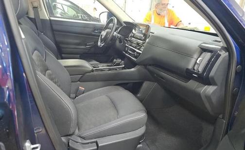 2024 Nissan Pathfinder SV 4WD