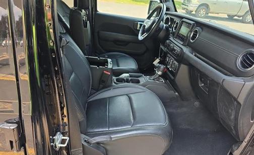 Black Clearcoat 2022 Jeep Wrangler Unlimited Sahara
