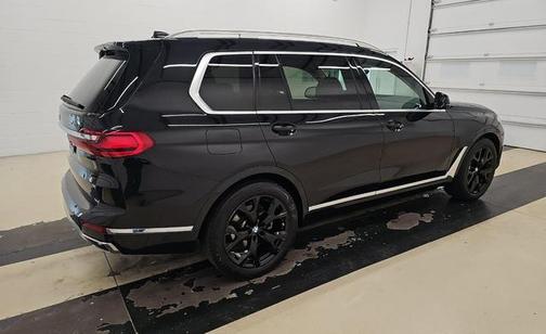 Black Sapphire Metallic 2022 BMW X7 xDrive40i